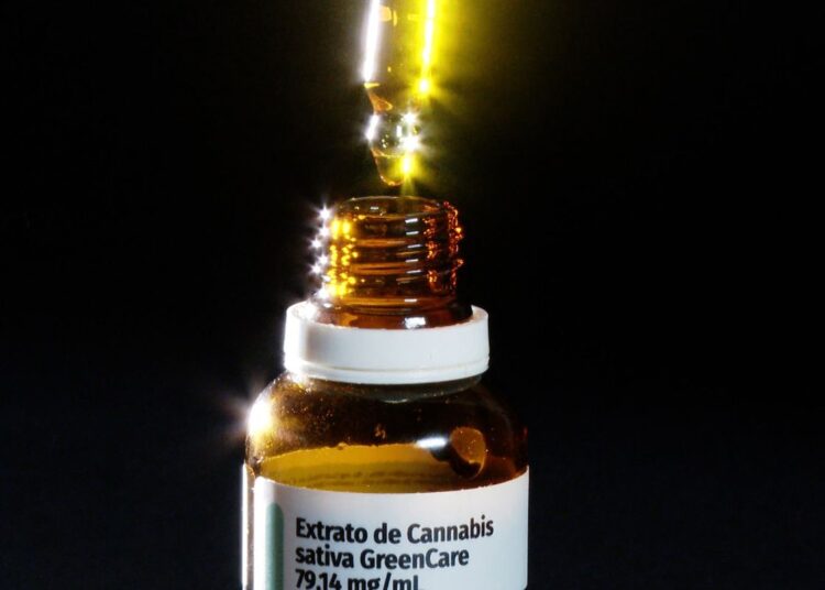 Mulheres de 45 a 64 anos lideram mercado de cannabis medicinal no país