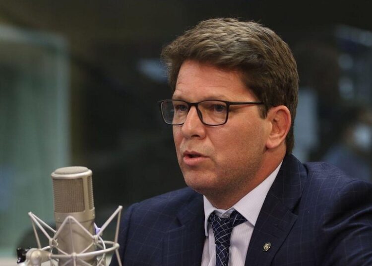 Ex-assessora que denuncia rachadinha recebeu R$ 237 mil em gabinete de Mario Frias