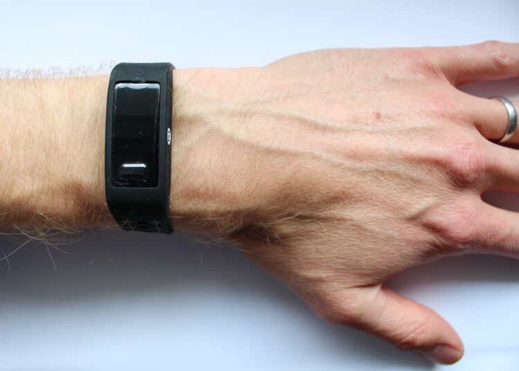 Idosos são sub-representados em estudos com wearables